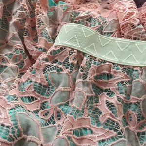 🚨SPRING CLEANING SALE 🚨LuLaRoe Lucy skirt VEUC